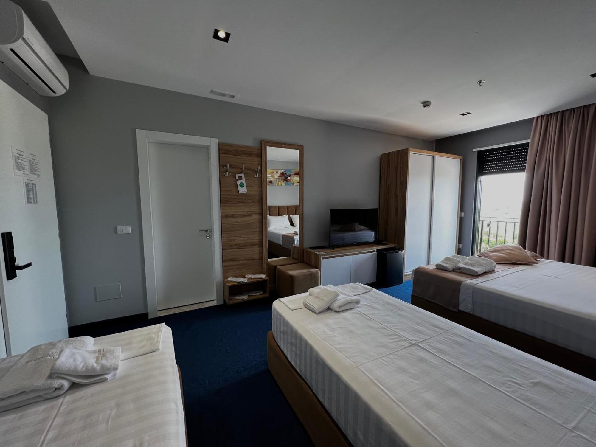 Nuevo Deluxe Hotel Shëngjin Buitenkant foto