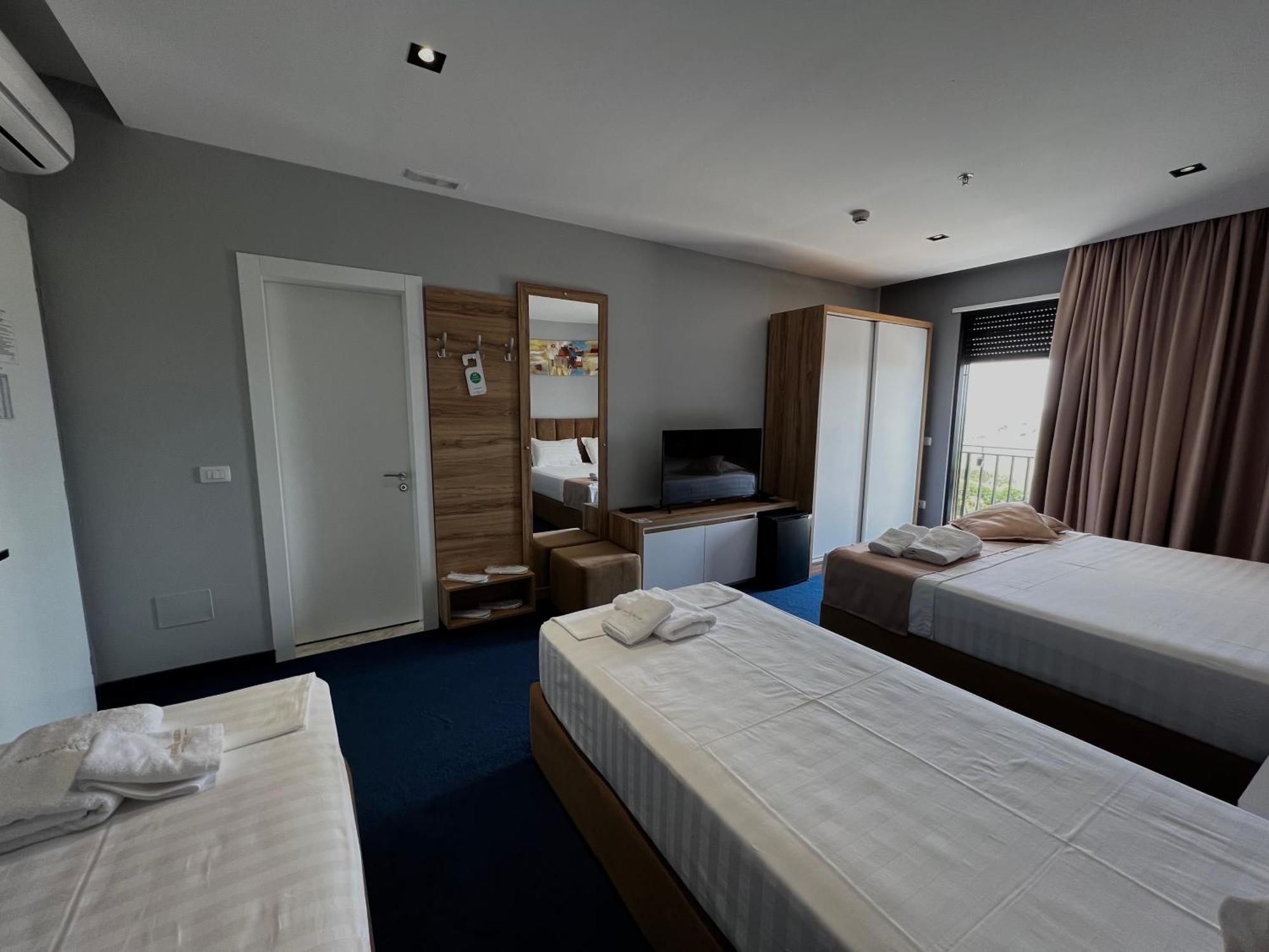Nuevo Deluxe Hotel Shëngjin Buitenkant foto
